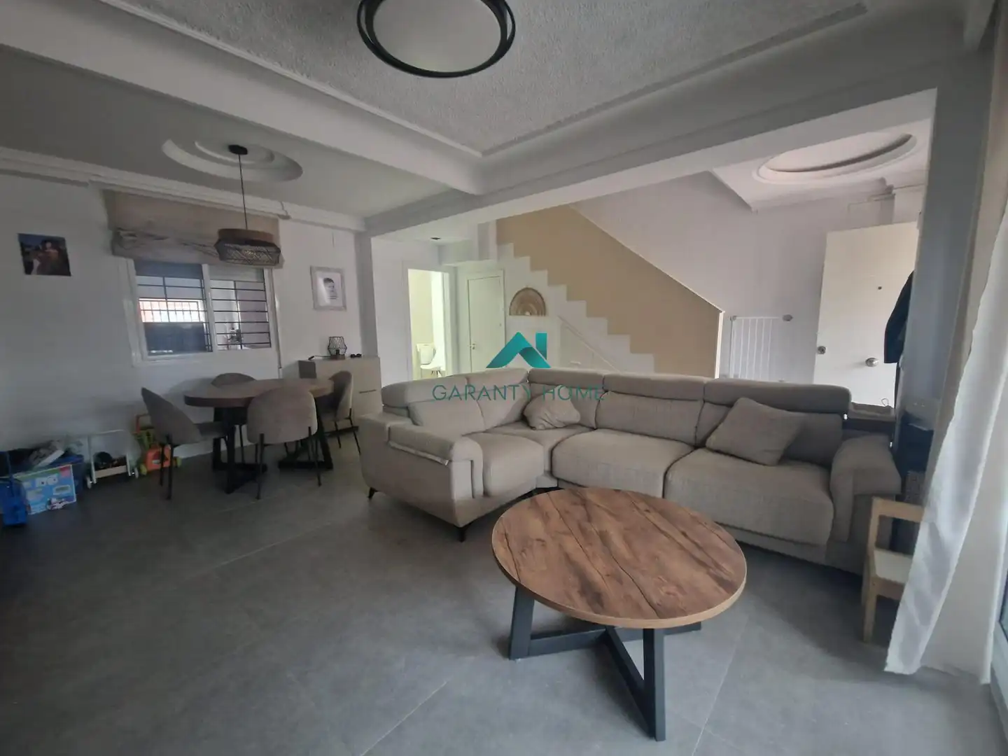 Wohnzimmer von Einfamilien-Reihenhaus zum Verkauf in Jerez de la Frontera mit Klimaanlage und Terrasse