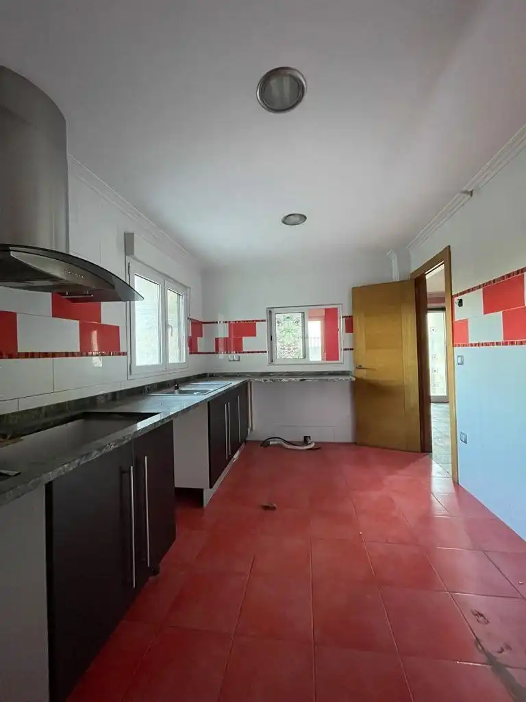 Cuina de Casa o xalet en venda en Camargo amb Calefacció, Jardí privat i Traster
