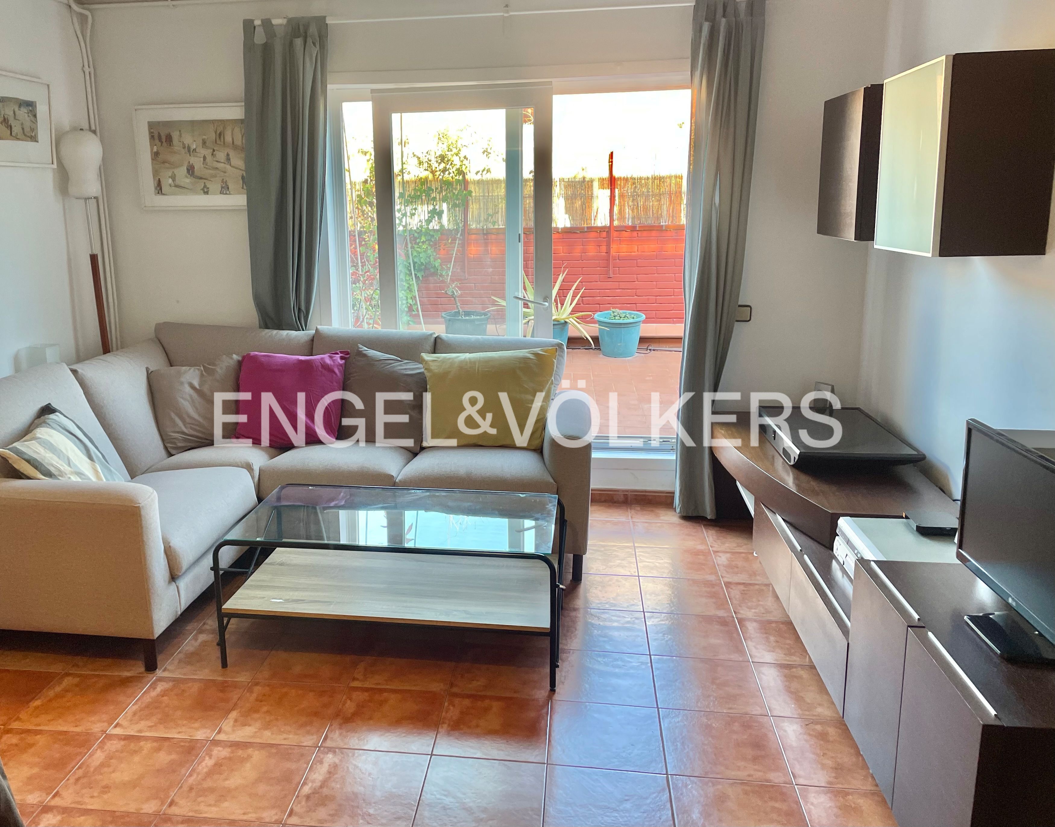 Living room of Attic for sale in Esplugues de Llobregat  with Heating, Parquet flooring and Terrace