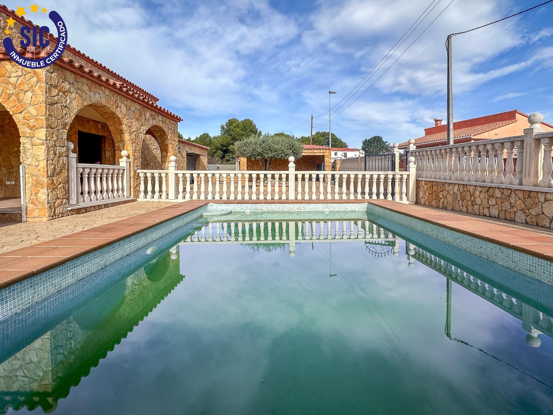 Piscina de Casa o xalet en venda en Castellón de la Plana / Castelló de la Plana amb Aire condicionat, Jardí privat i Terrassa