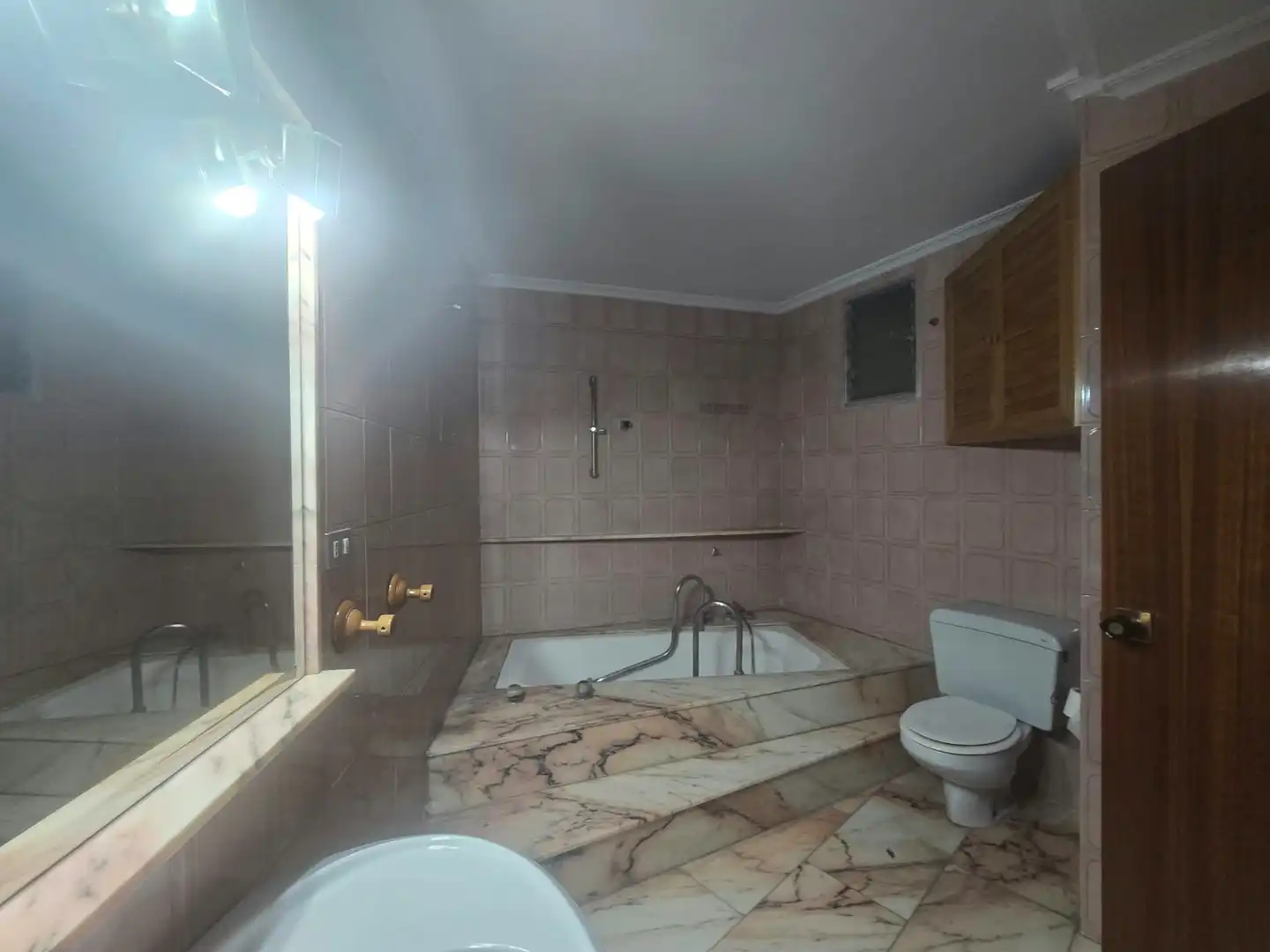 Badezimmer von Wohnung zum Verkauf in Castellón de la Plana / Castelló de la Plana mit Abstellraum und Balkon
