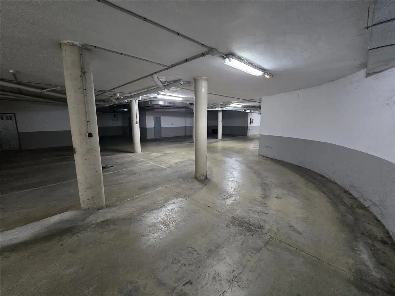 Parking of Garage for sale in Real