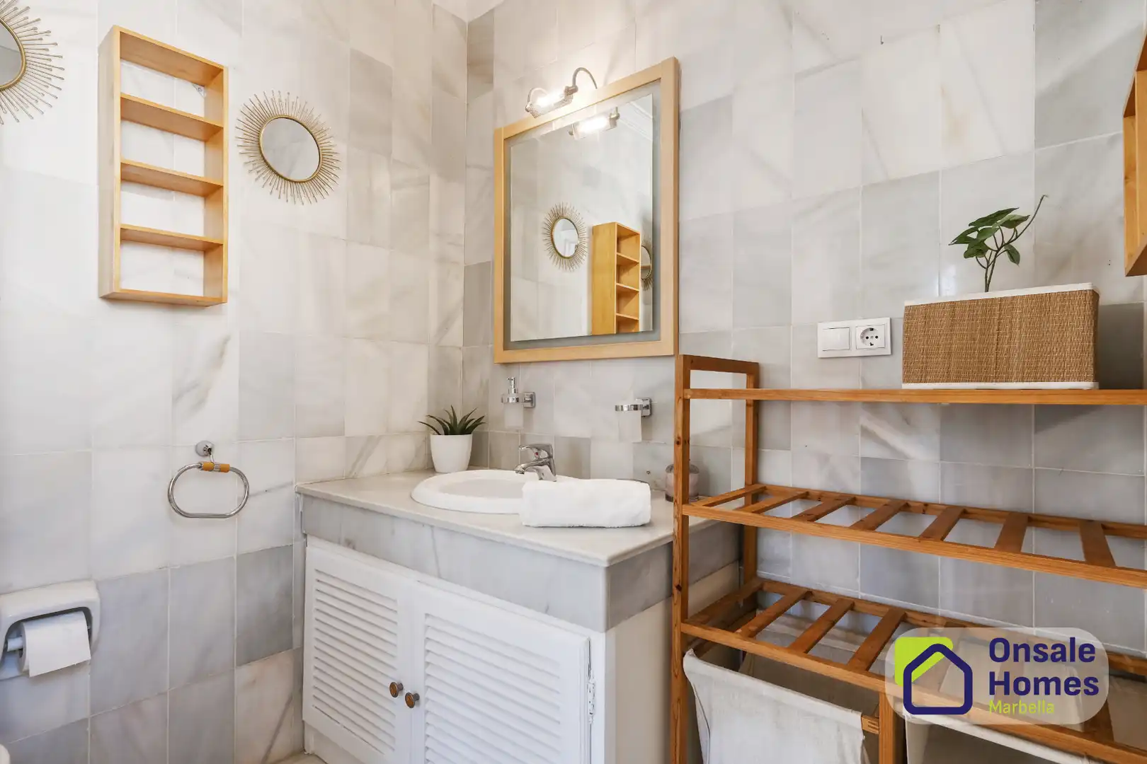 Baño de Casa o chalet en venta en Marbella con Aire acondicionado, Jardín privado y Terraza