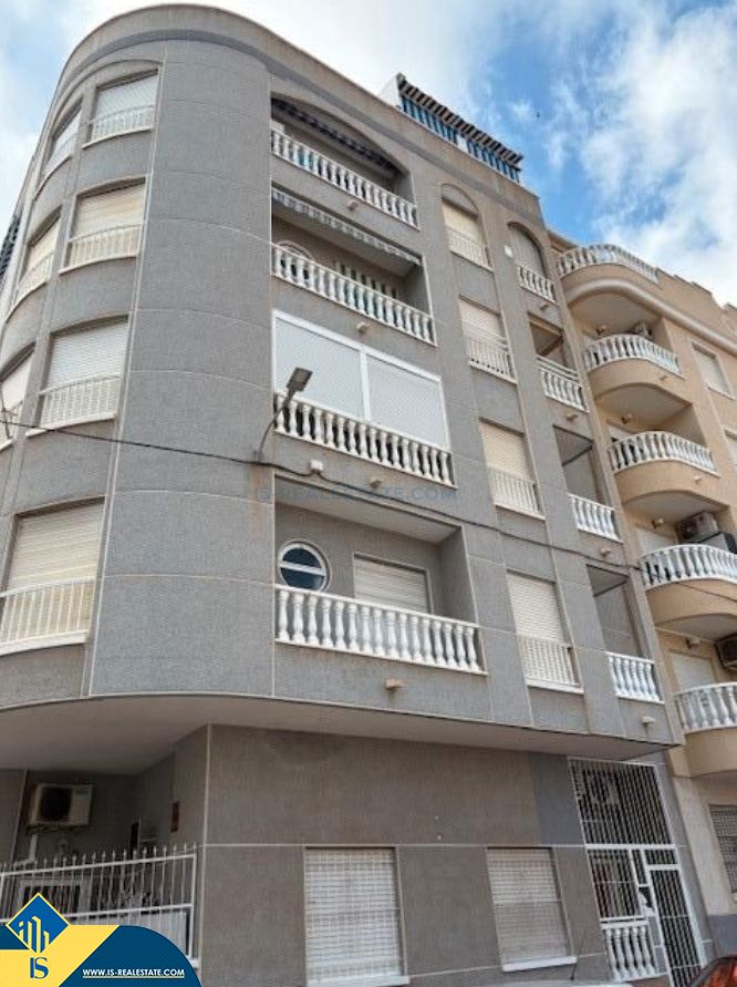 Vista exterior de Apartament en venda en Torrevieja amb Calefacció, Terrassa i Rentadora