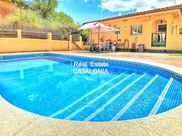 Detached house with balcony for sale in Lloret Residencial - Montlloret