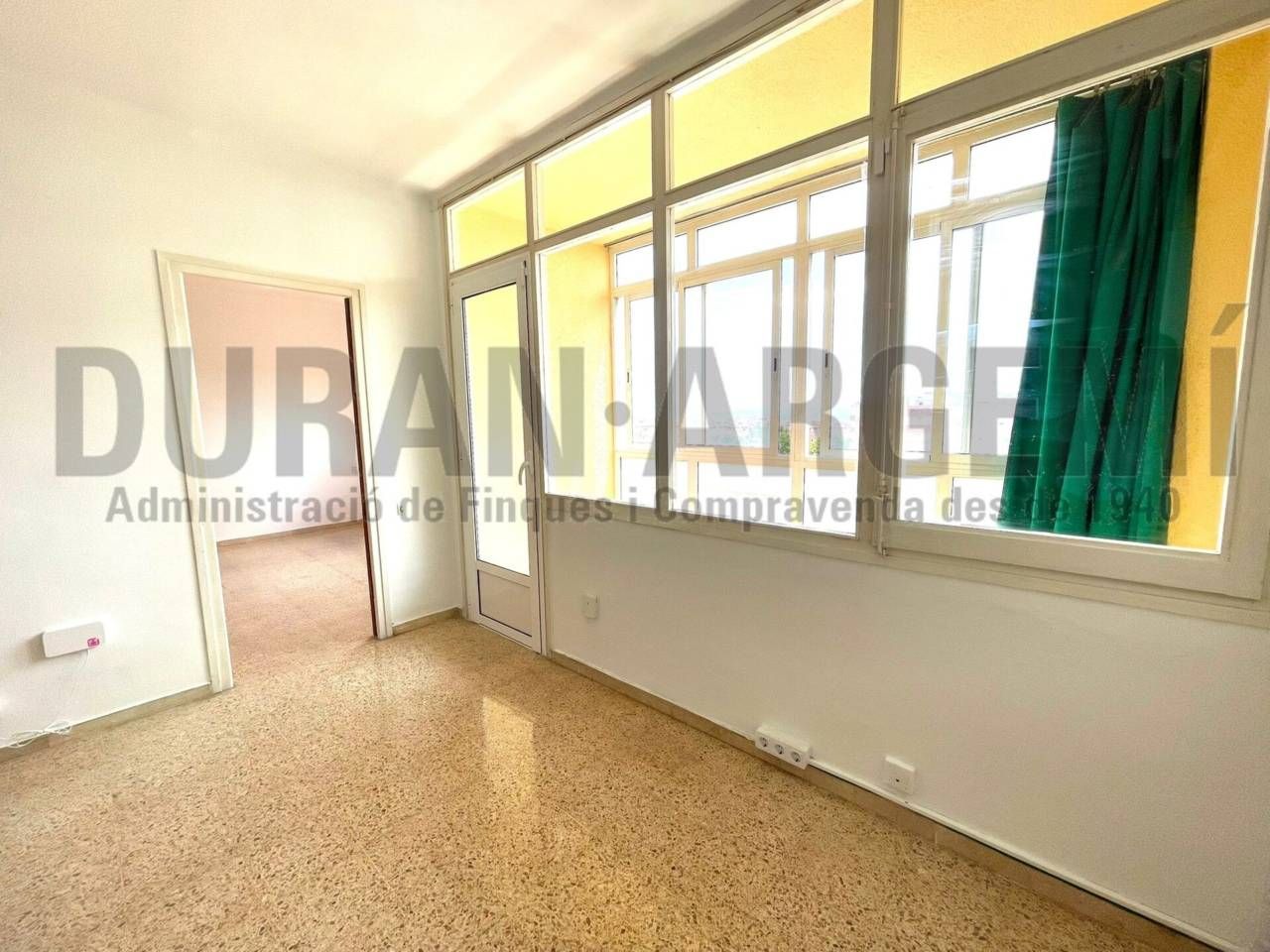 Piso en venta en Terrassa con Terraza