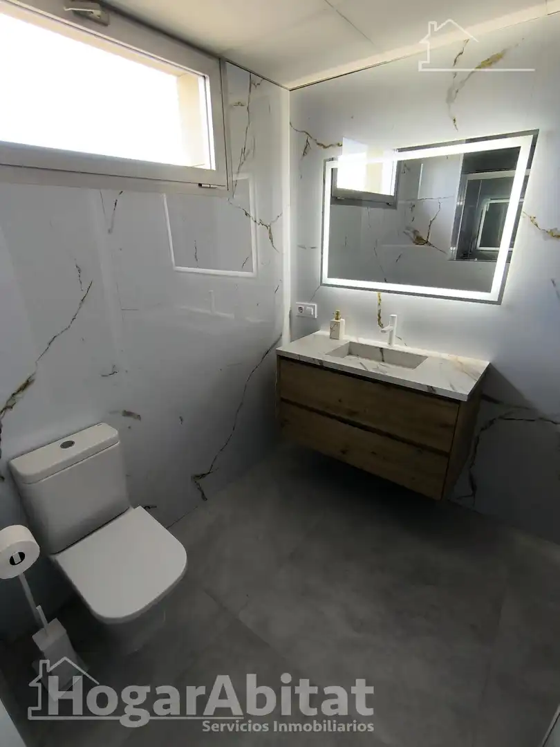 Baño de Ático en venta en Torrent con Aire acondicionado, Terraza y Trastero