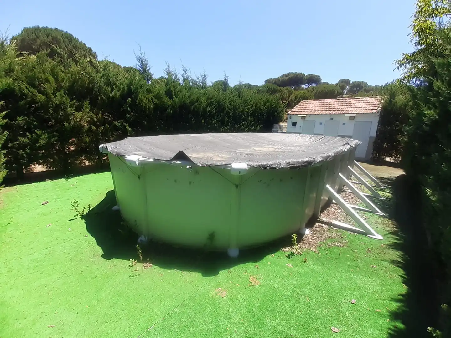 Piscina de Terreno en venta en La Hiniesta 