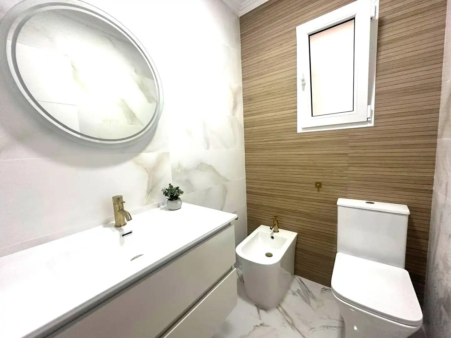 Bathroom of Flat for sale in Elche / Elx  with Air Conditioner, Furnished and Balcony
