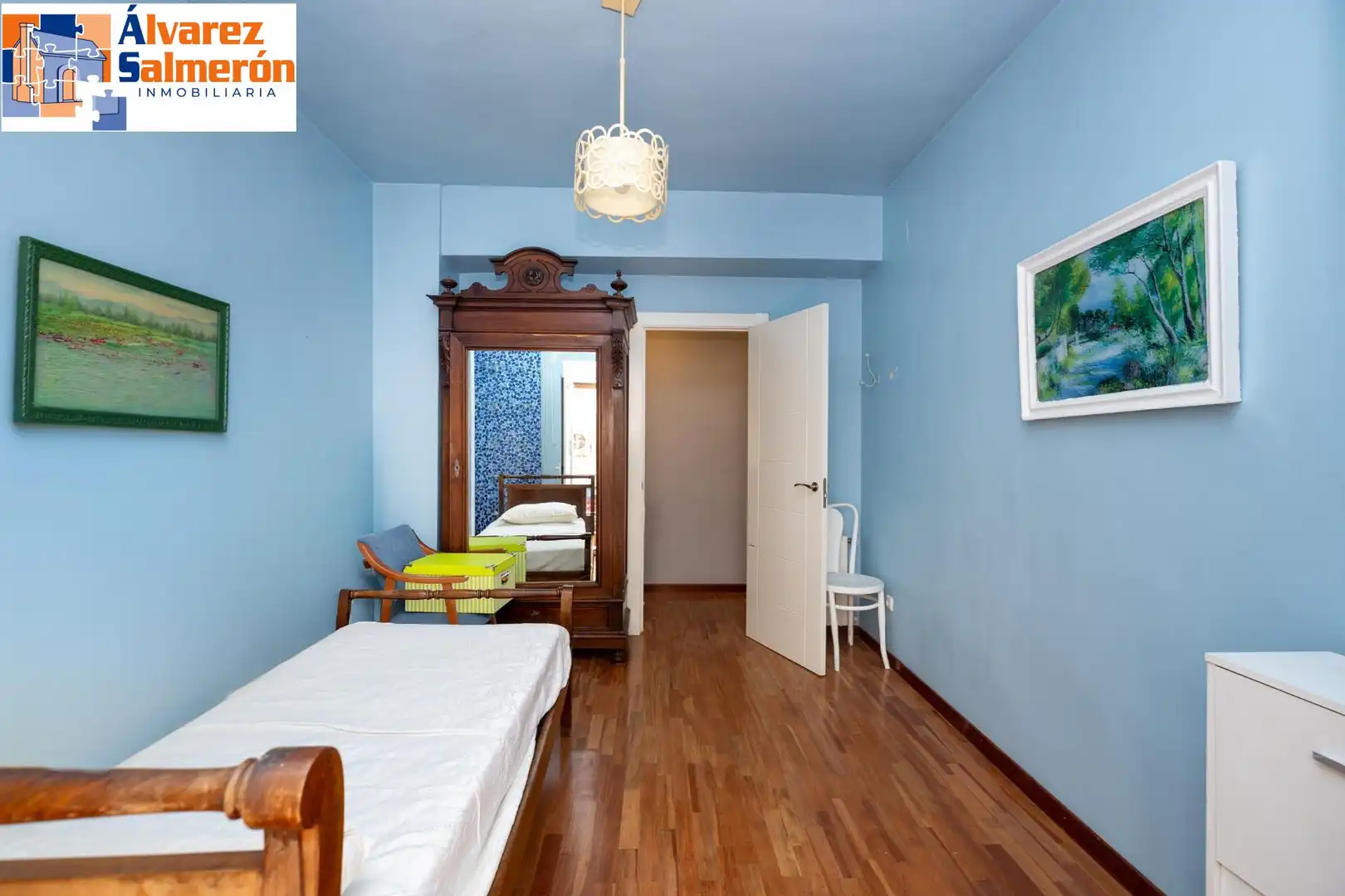Bedroom of Flat for sale in Granada  with Air Conditioner, Heating and Parquet flooring