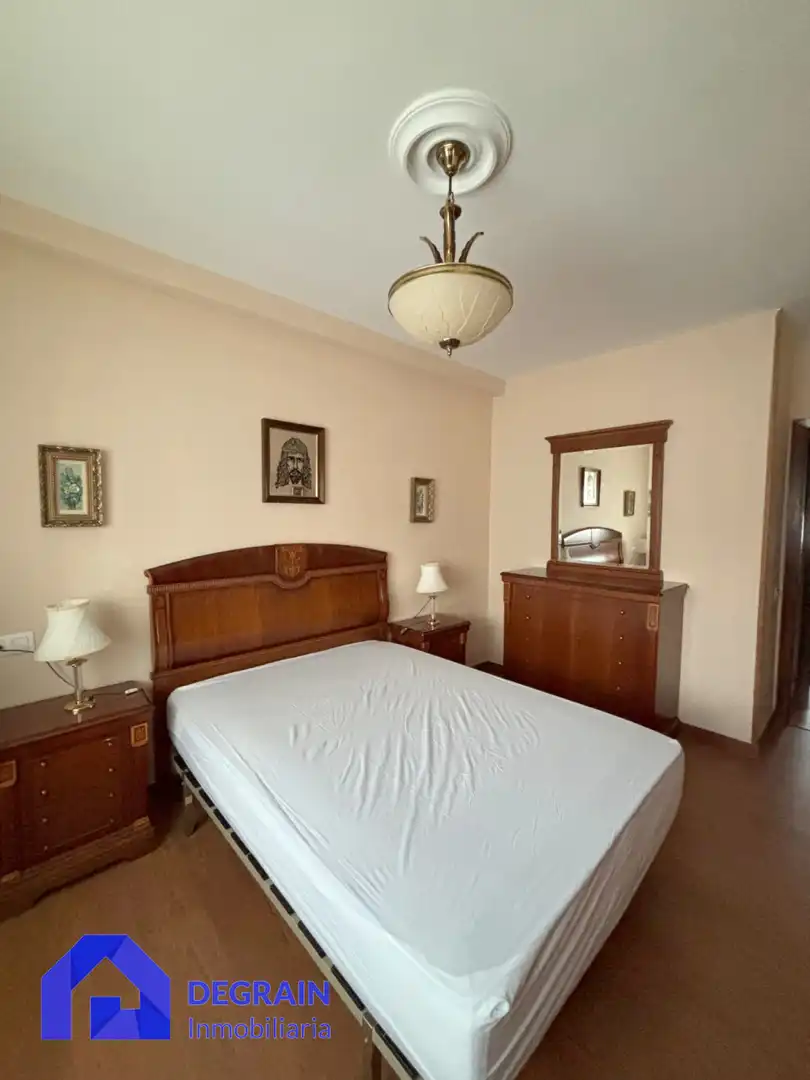 Habitación de Piso de alquiler en Oviedo  con Calefacción, Terraza y Trastero
