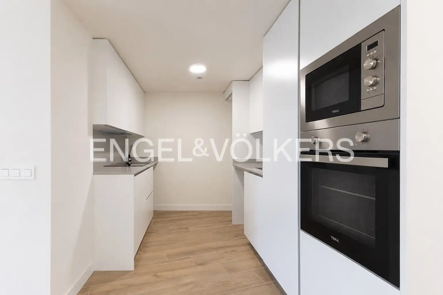 Kitchen of Flat for rent in Valencia  with Air Conditioner, Heating and Parquet flooring