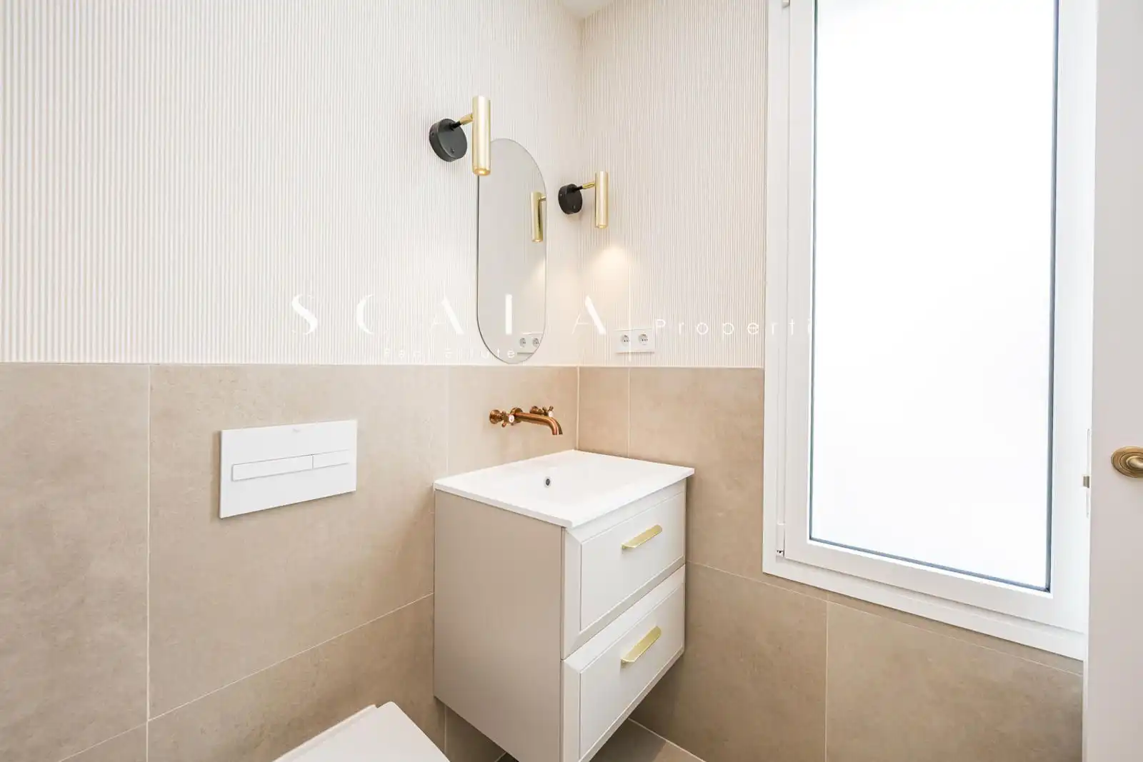 Bathroom of Attic for rent in Madrid  with Air Conditioner, Heating and Terrace