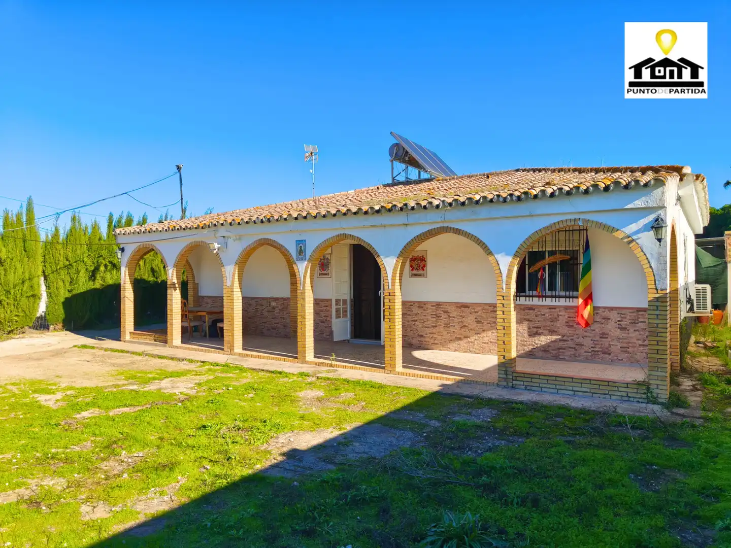 Vista exterior de Finca rústica en venda en Hinojos amb Aire condicionat, Jardí privat i Terrassa