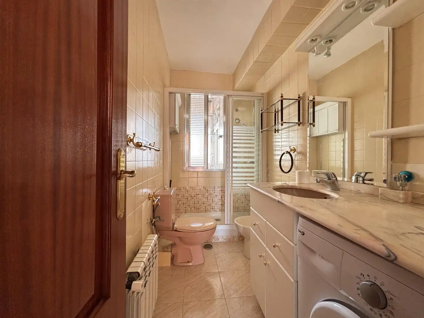 Bathroom of Flat for rent in Madrid  with Heating, Terrace and Alarm