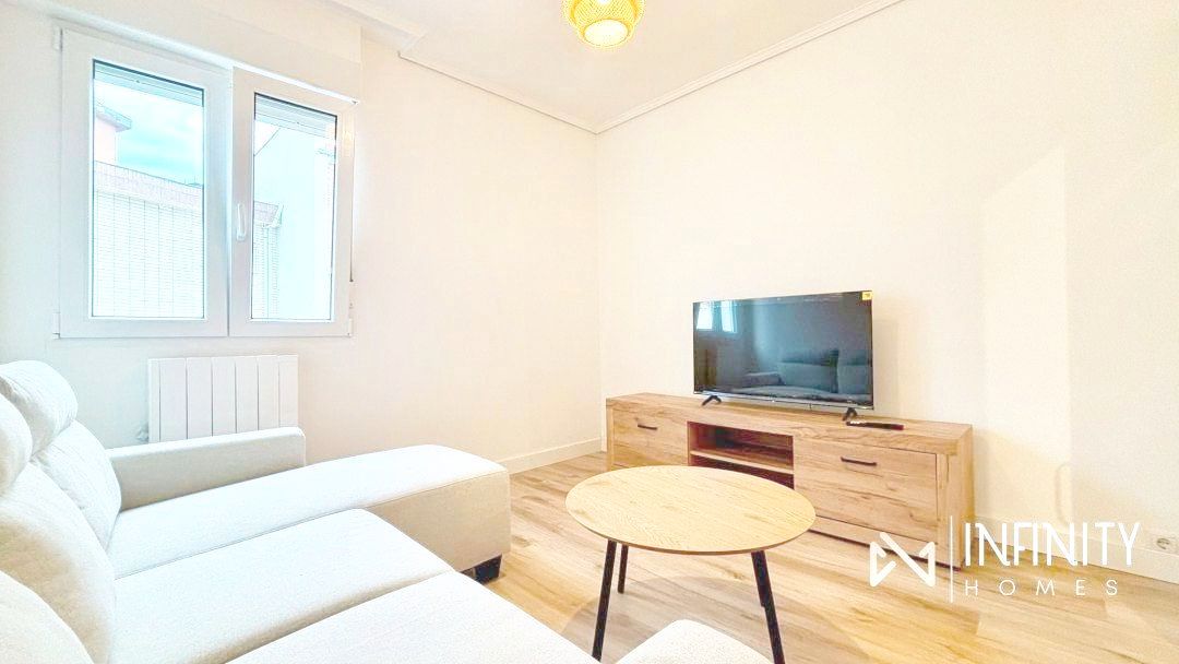 Living room of Flat to rent in Bilbao   with Heating