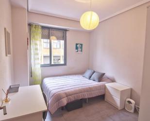 Dormitori de Apartament per a compartir en  Valencia Capital amb Aire condicionat, Moblat i Forn