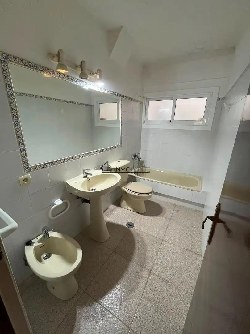 Bathroom of Flat for sale in Vigo 