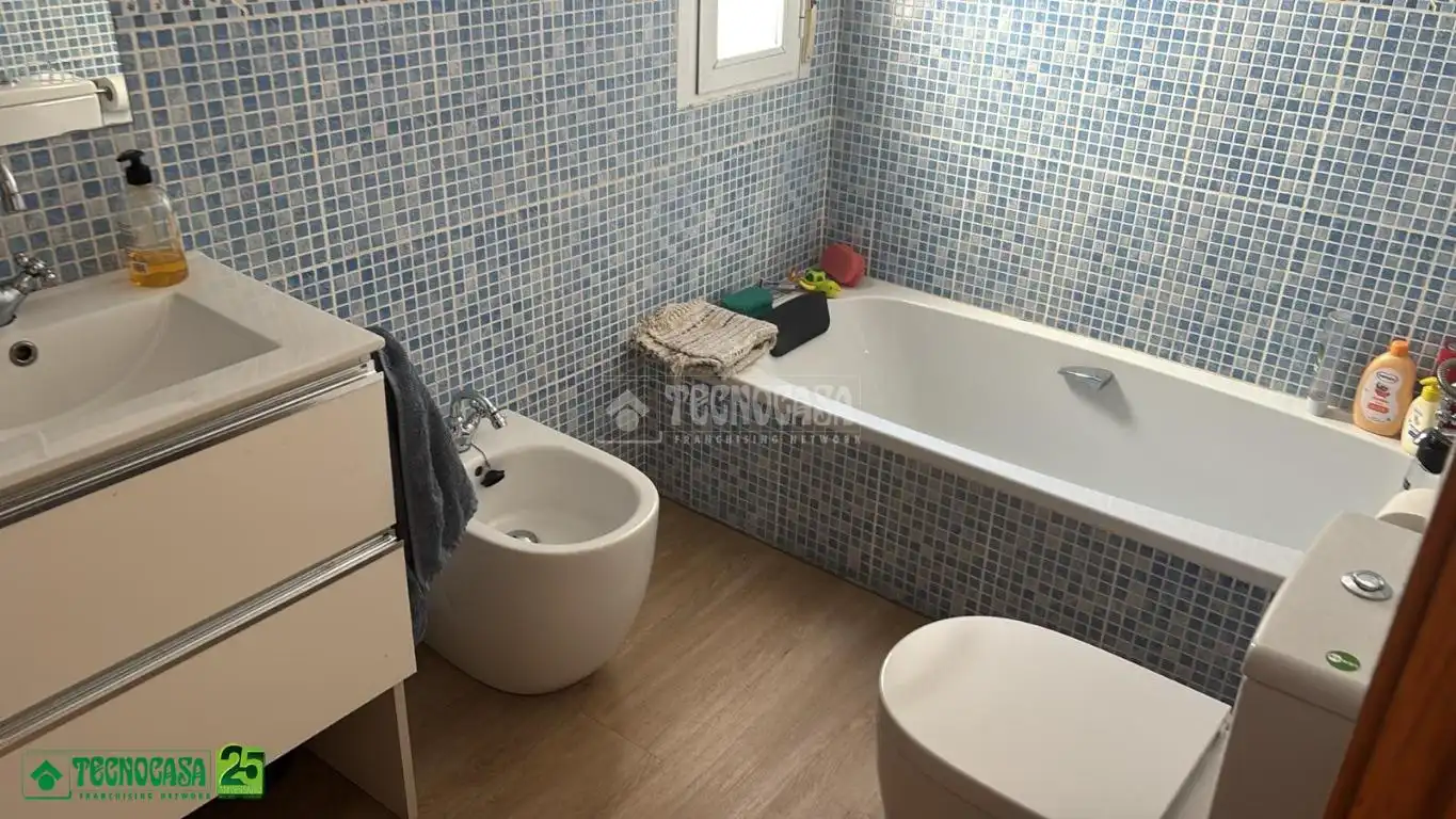 Badezimmer von Wohnung zum Verkauf in Bolaños de Calatrava mit Klimaanlage, Heizung und Gemeinschaftspool