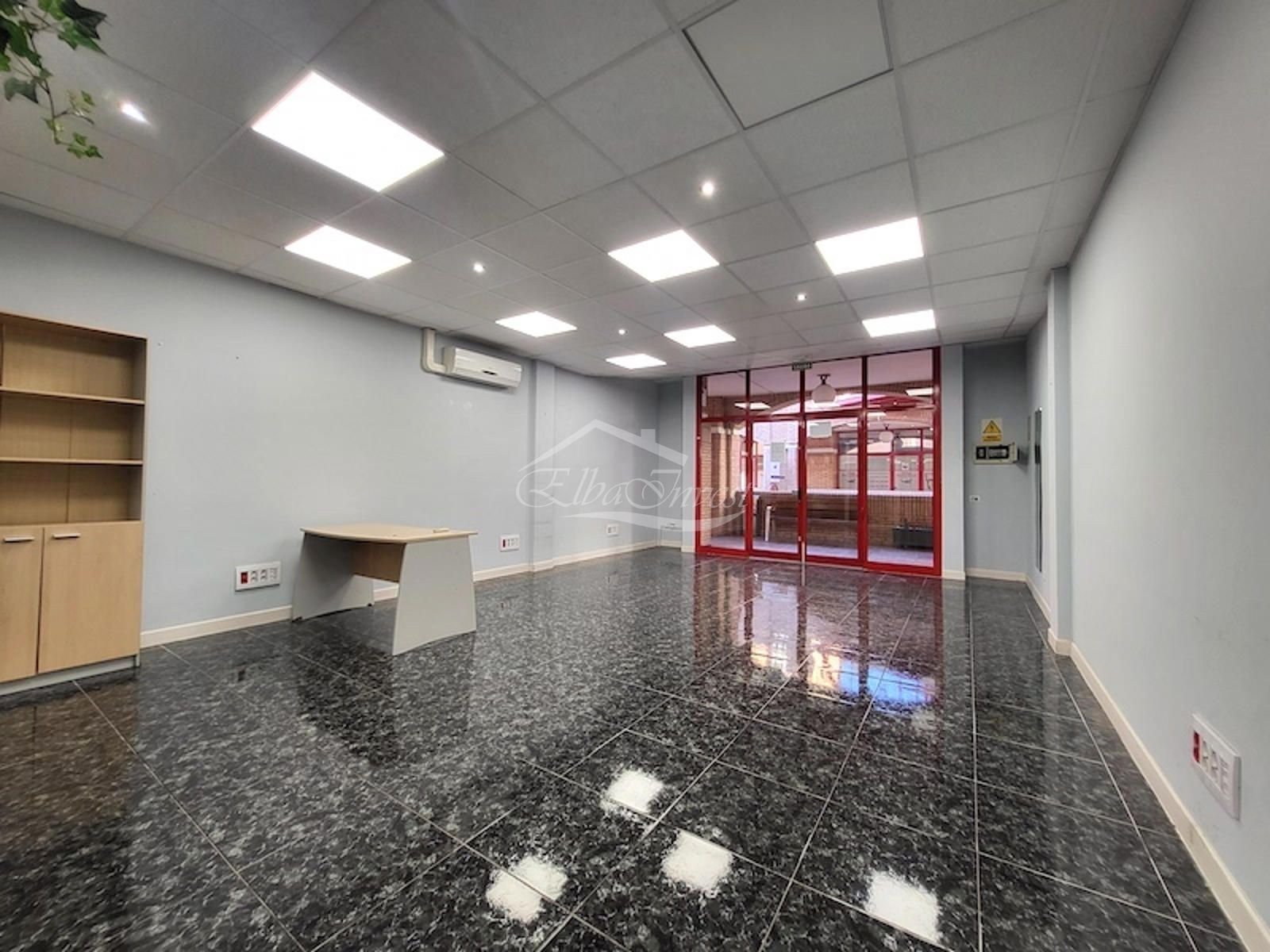 Office to rent in Adeje  with Air Conditioner