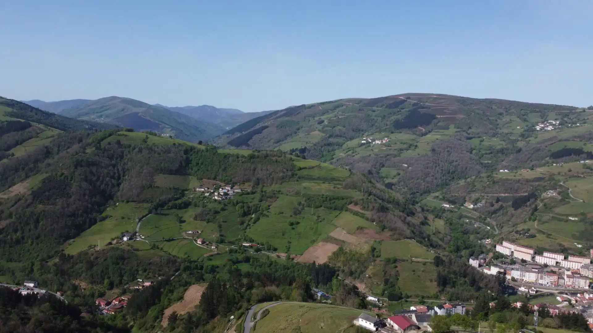 Casa o xalet en venda en Cangas del Narcea amb Calefacció, Terrassa i Moblat