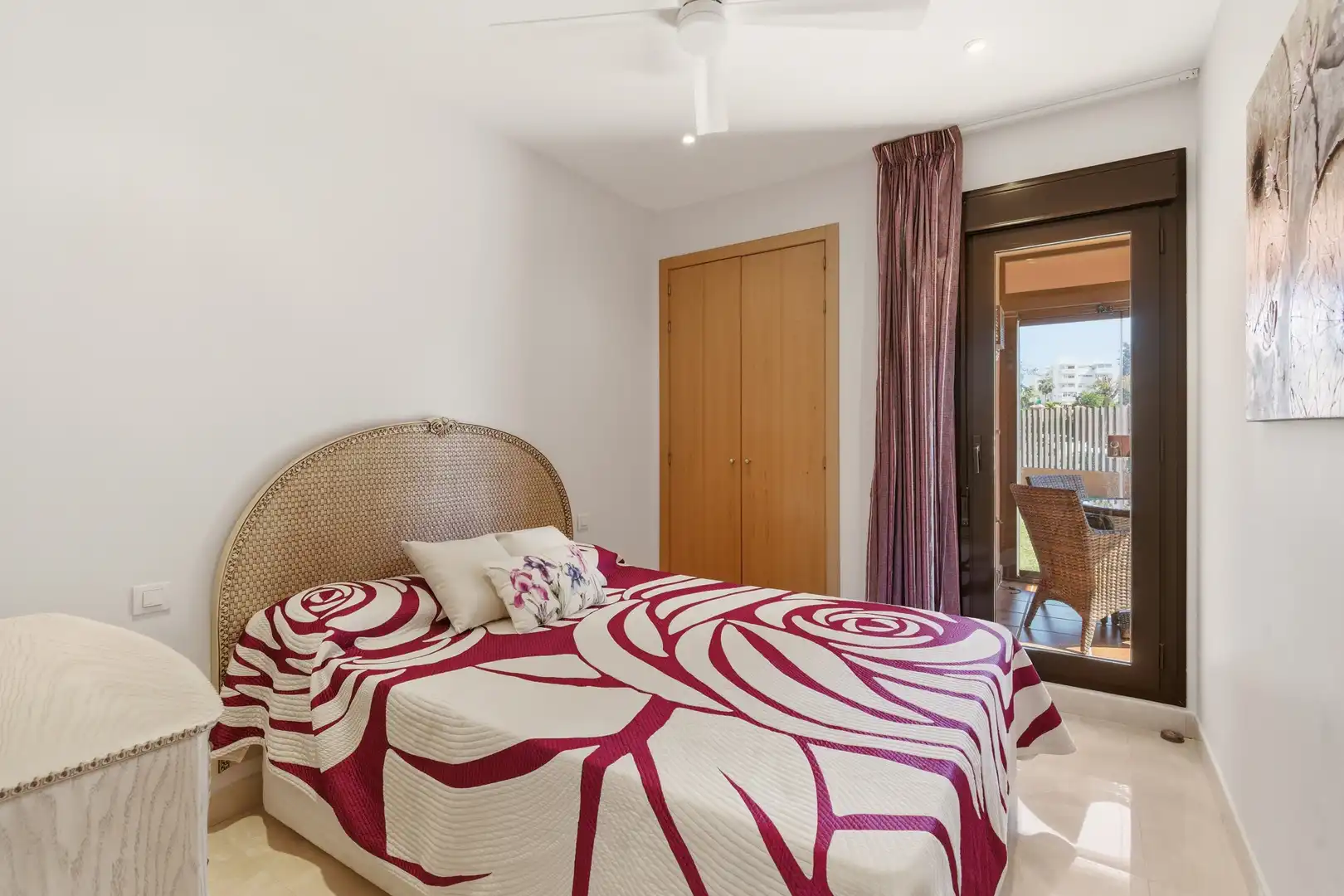 Dormitori de Planta baixa en venda en Estepona amb Aire condicionat, Jardí privat i Terrassa