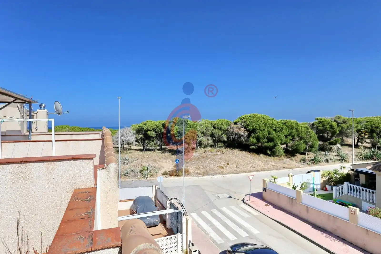 Vista exterior de Casa adosada en venda en Guardamar del Segura amb Jardí privat, Terrassa i Moblat
