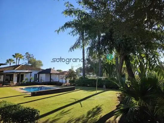 Villa mit Pool zum Verkauf in Sotogrande Costa