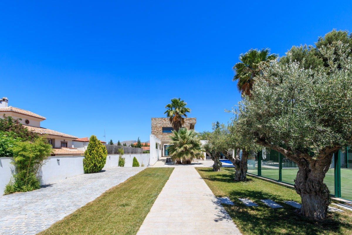 Exterior view of House or chalet for sale in Gójar  with Heating, Terrace and Storage room