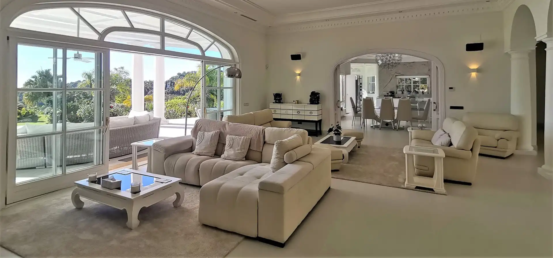 Sala d'estar de Casa o xalet en venda en Benahavís amb Aire condicionat, Jardí privat i Piscina