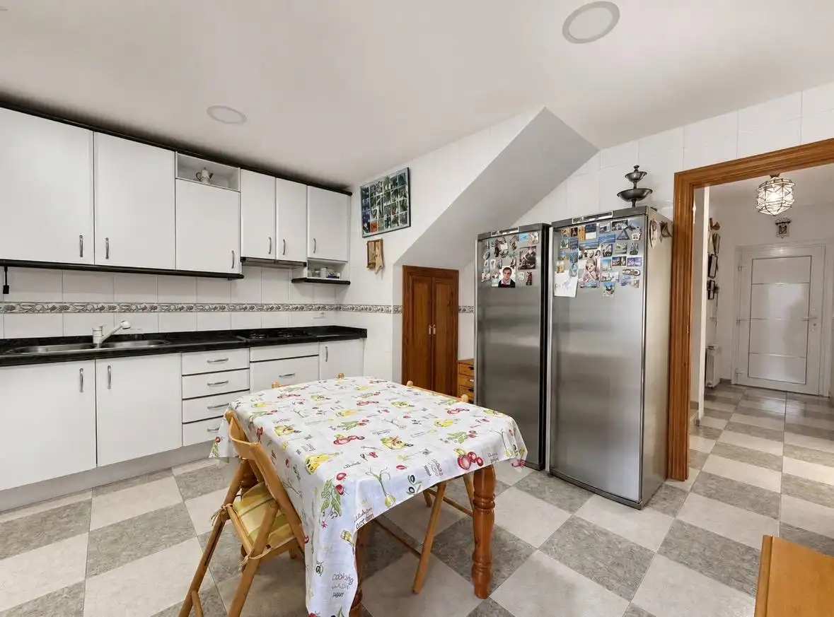 Cocina de Casa adosada en venta en Fuente Vaqueros con Aire acondicionado, Calefacción y Terraza