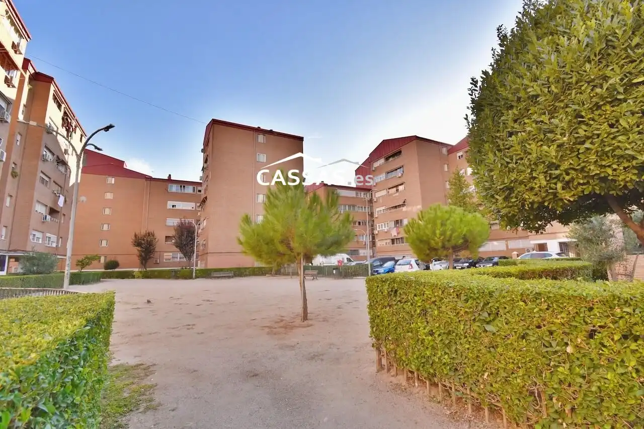 Exterior view of Flat for sale in Torrejón de Ardoz  with Parquet flooring, Terrace and Community pool