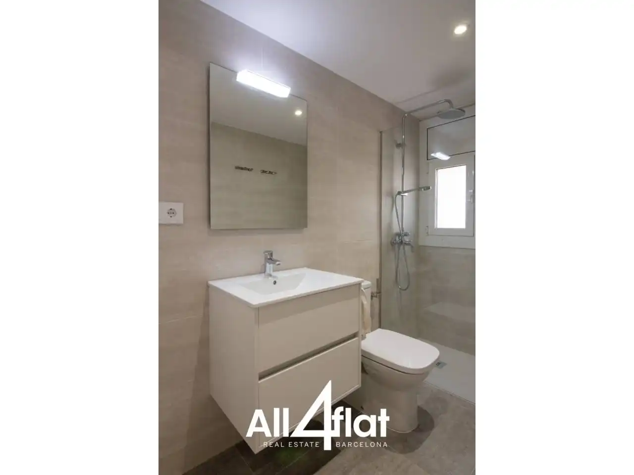 Badezimmer von Maisonette zur Miete in Mataró mit Klimaanlage und Parkett