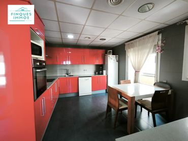 Casa con balcone in vendita a Carrer Sant Isidre