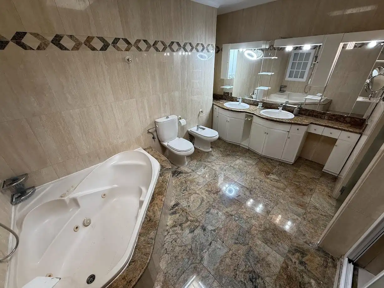 Baño de Piso en venta en Mislata con Aire acondicionado, Calefacción y Balcón