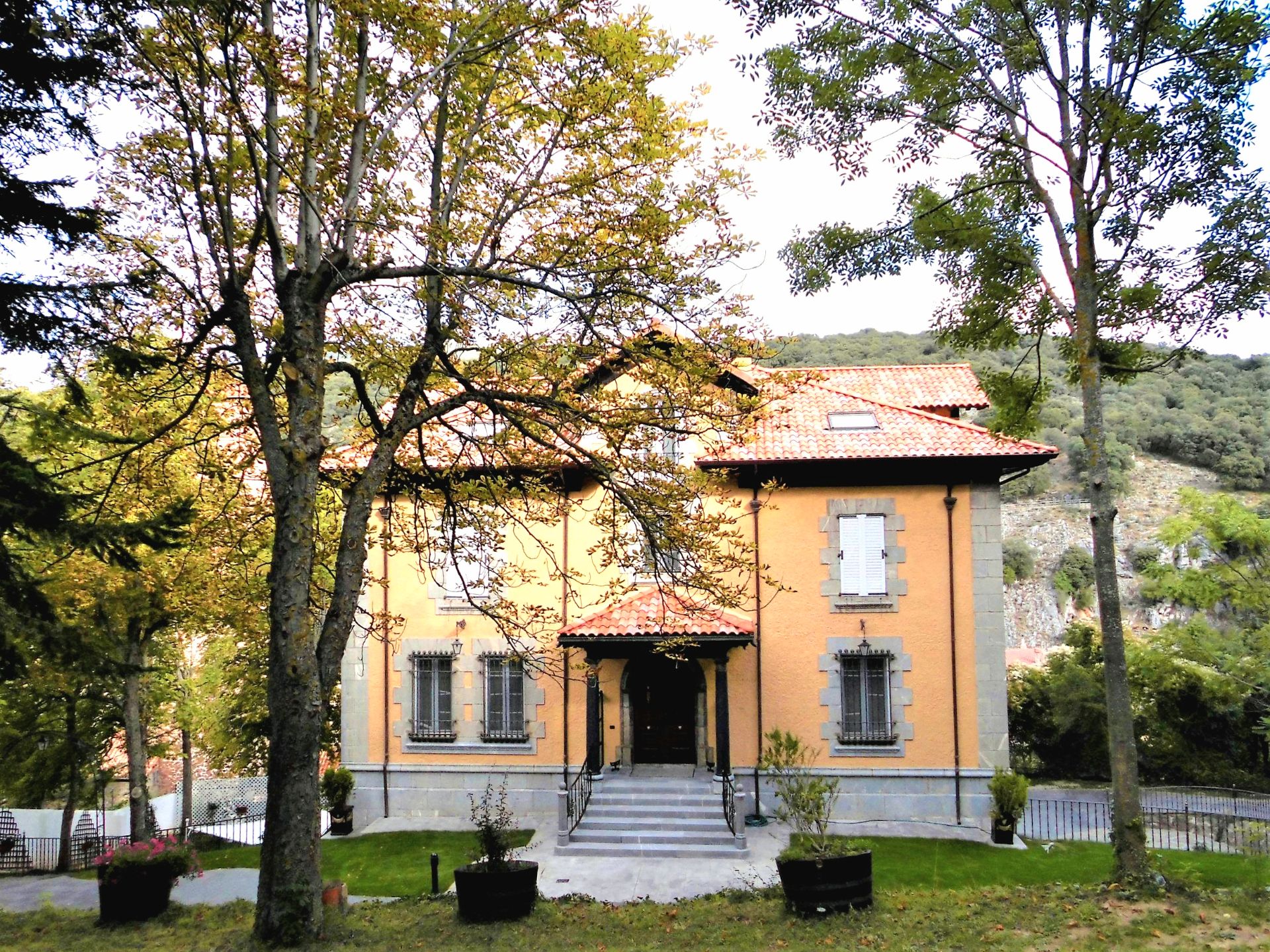 Vista exterior de Casa o chalet en venta en Ortigosa de Cameros con Calefacción y Jardín privado