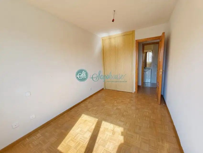 Habitación de Piso en venta en San Cristóbal de Segovia con Calefacción, Trastero y Balcón