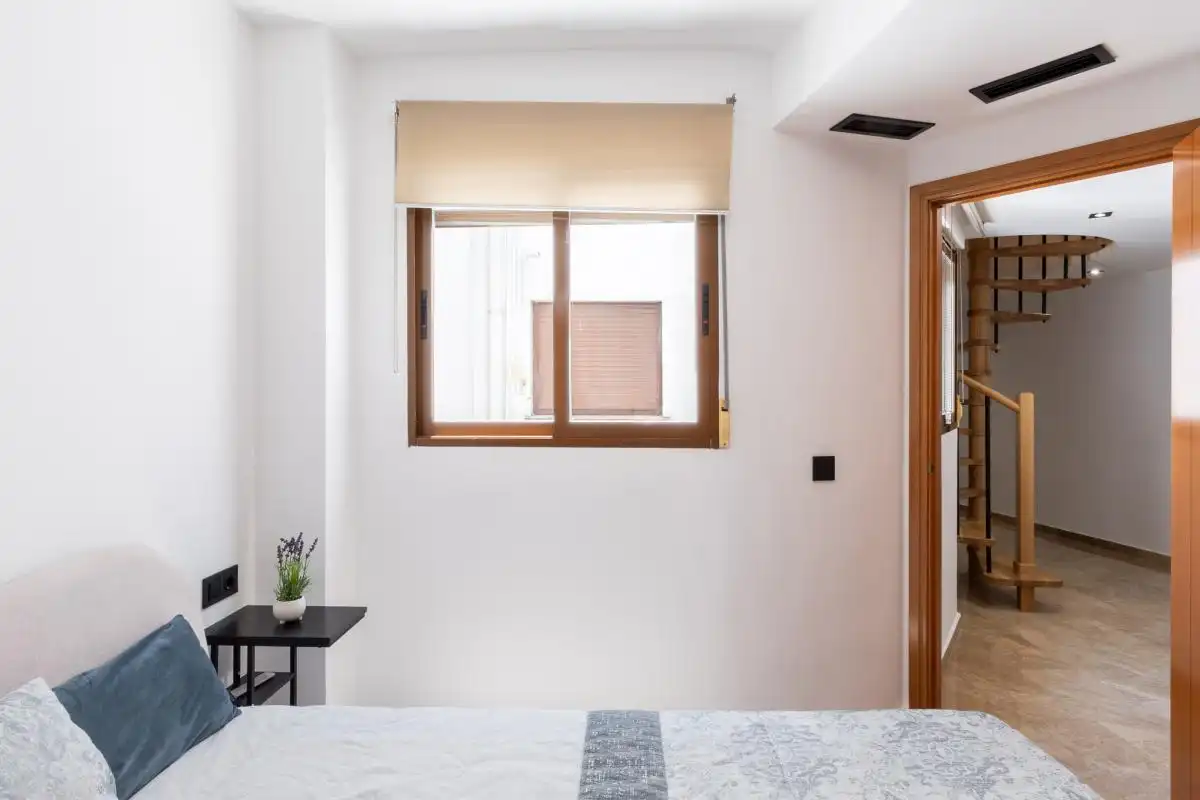 Habitación de Ático de alquiler en Valencia con Aire acondicionado, Calefacción y Amueblado