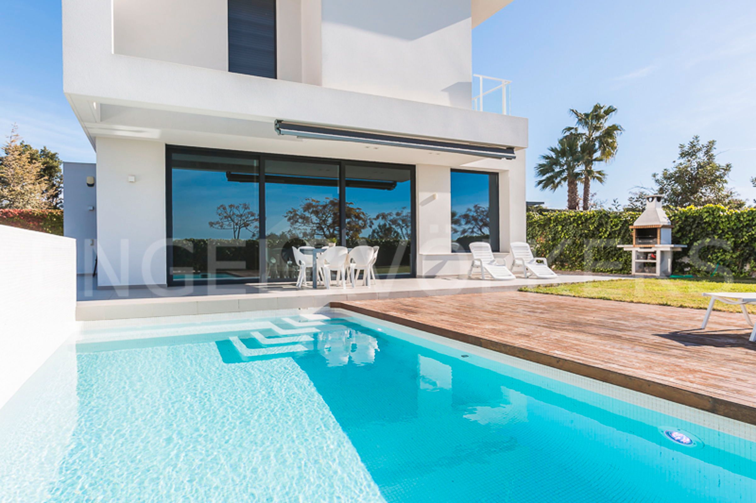 Exterior view of House or chalet for sale in Vilanova i la Geltrú  with Air Conditioner, Heating and Private garden