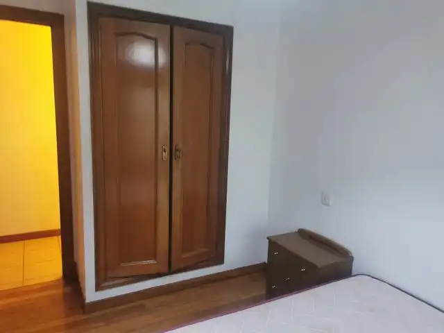 Habitación de Piso de alquiler en Santiago de Compostela  con Calefacción, Amueblado y Horno