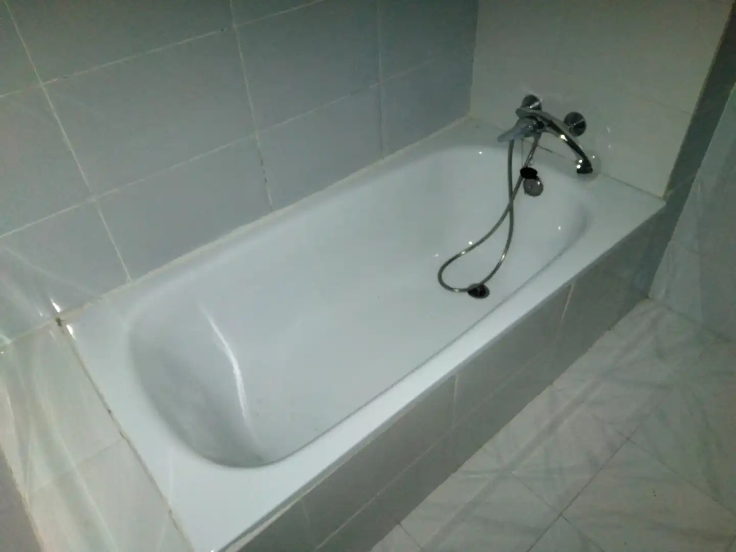 Bathroom of Flat for sale in Madrid  with Air Conditioner and Heating