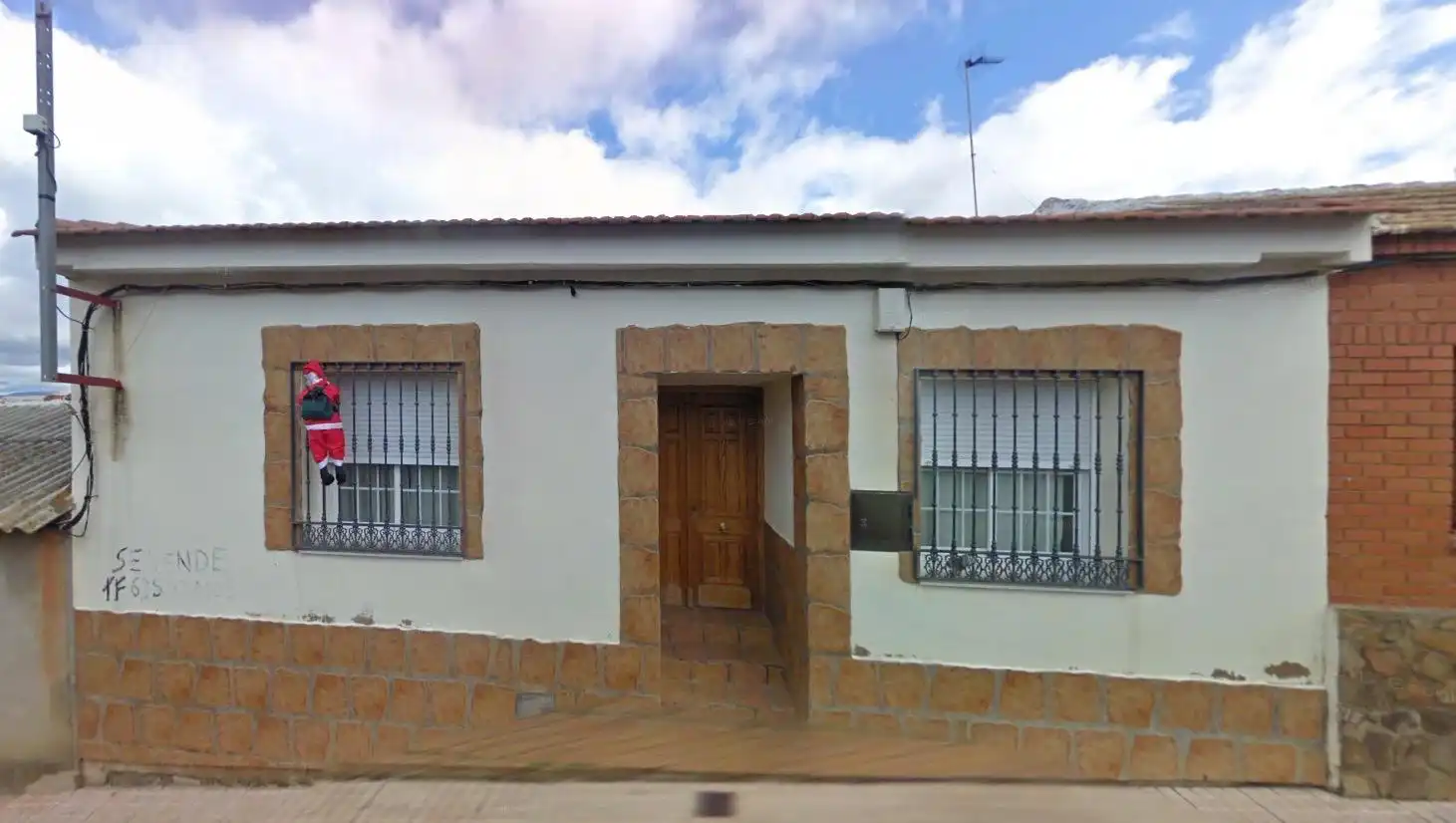 Vista exterior de Casa adosada en venta en Porzuna con Calefacción y Terraza