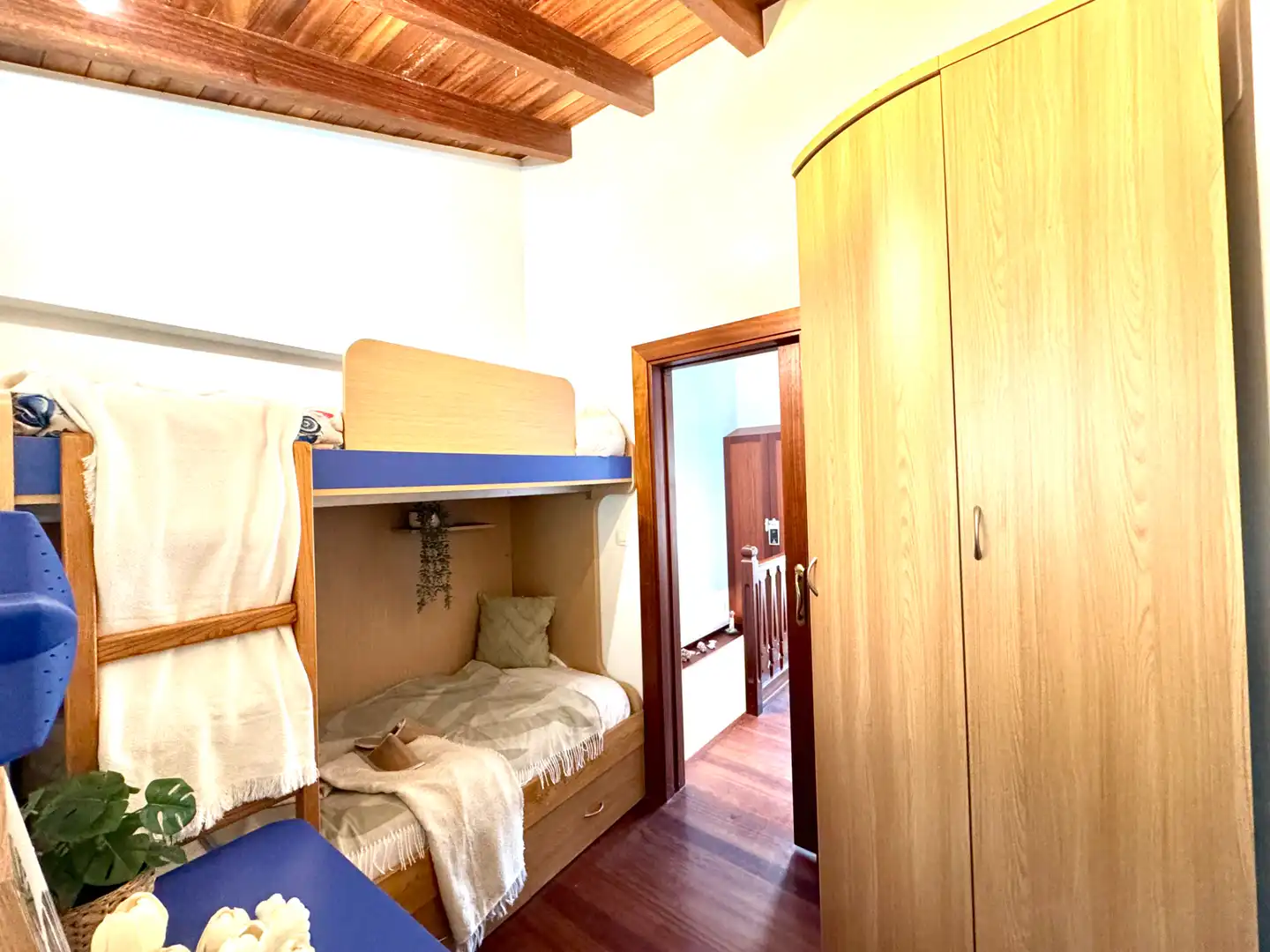 Habitación de Casa adosada en venta en Villaviciosa con Calefacción, Parquet y Amueblado