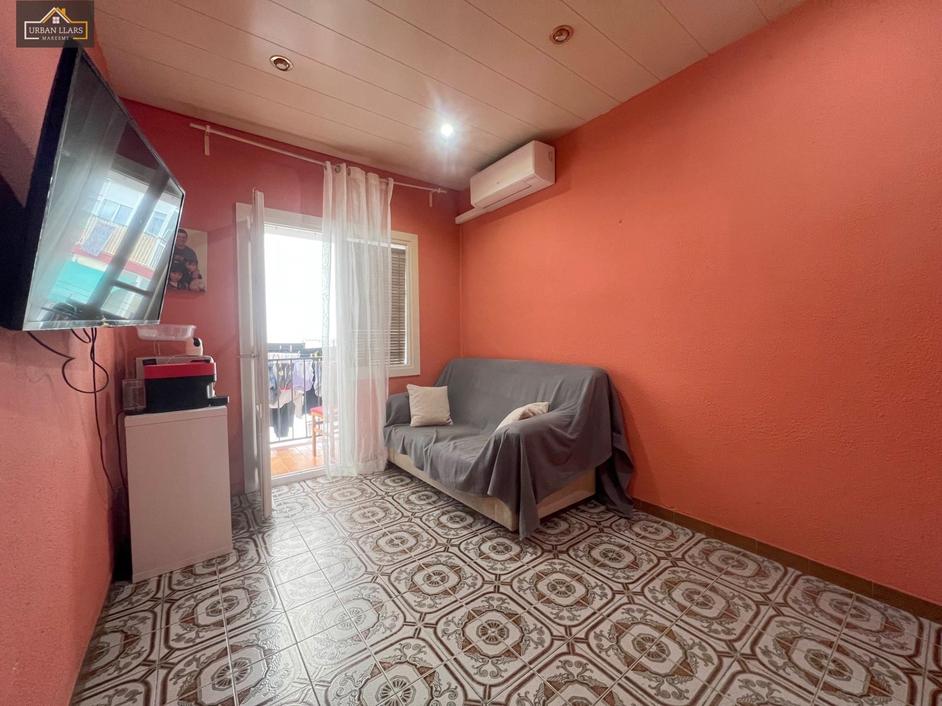 Dormitori de Àtic en venda en Badalona amb Aire condicionat, Terrassa i Balcó