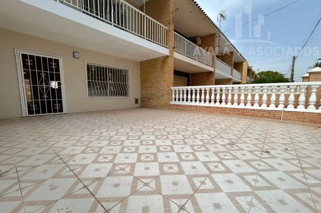 Terrasse von Einfamilien-Reihenhaus zum Verkauf in Cartagena mit Klimaanlage, Heizung und Privatgarten
