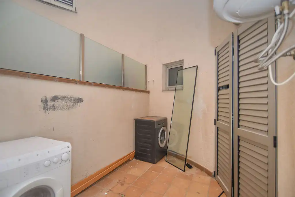 Piso en venta en Girona con Calefacción y Trastero