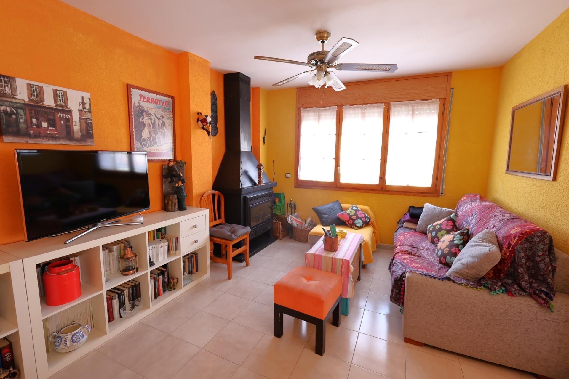 Living room of Flat for sale in Creixell  with Private garden and Storage room