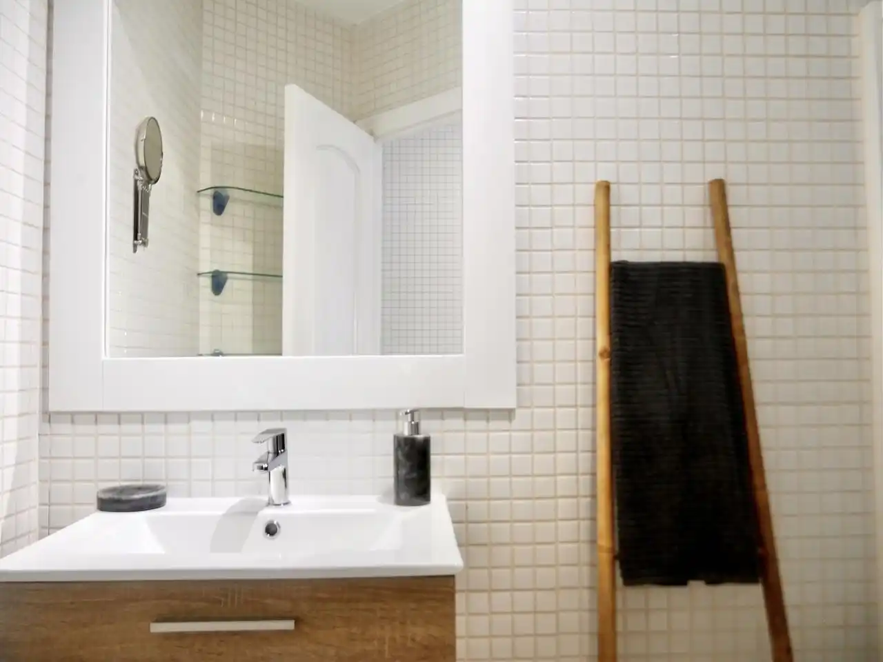 Bany de Apartament en venda en Sevilla amb Aire condicionat, Terrassa i Moblat