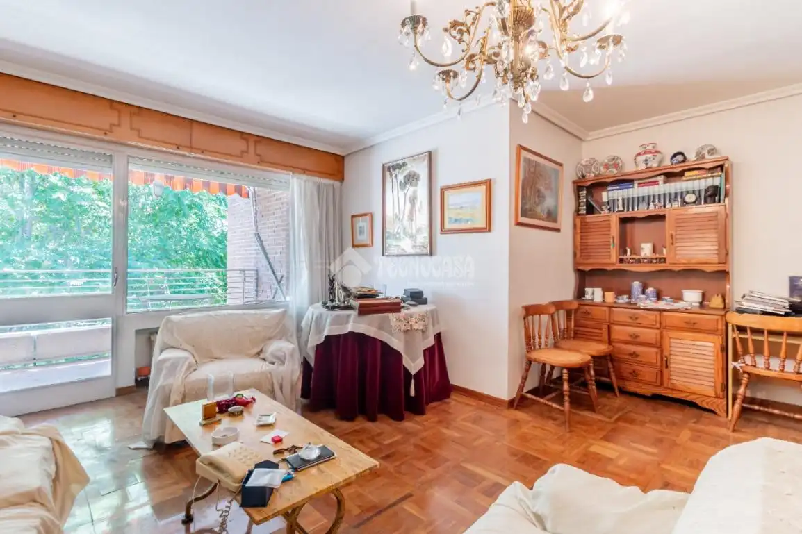 Sala de estar de Piso en venta en Madrid con Calefacción, Parquet y Terraza