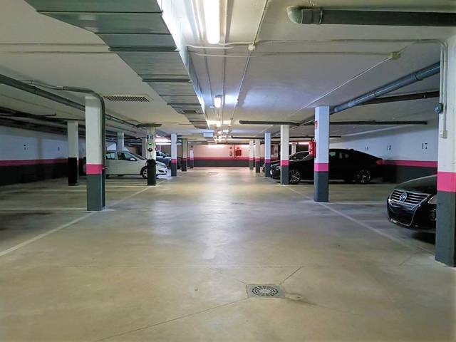 Garaje en Venta en Azucenas en Universidad - Hospital